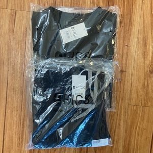 Figs Catarina Top + Yola Petite Scrub Pants XS/XSP - Black (Set)